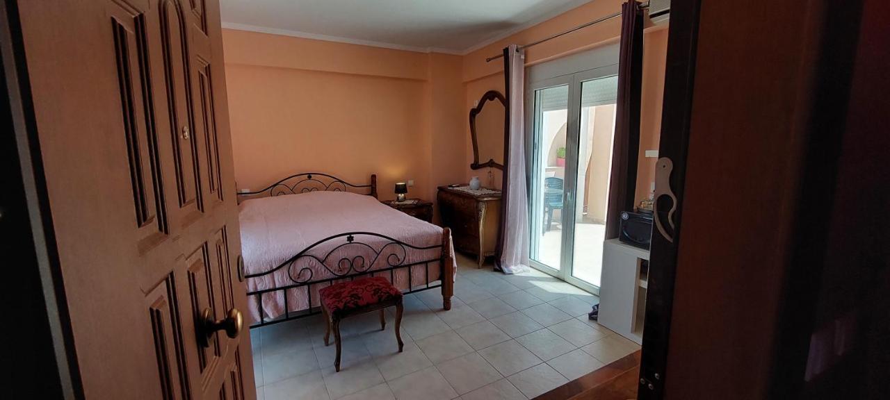 Anastacias Apartment Artemida  Bagian luar foto