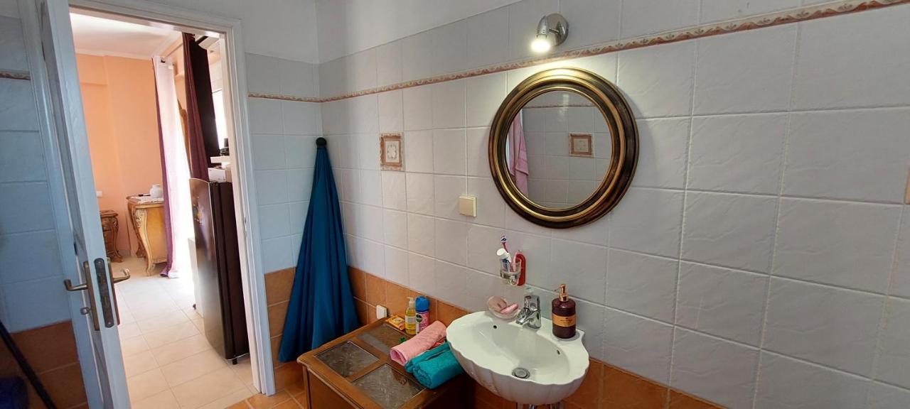 Anastacias Apartment Artemida  Bagian luar foto