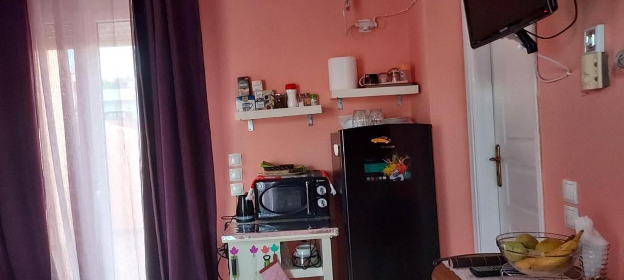 Anastacias Apartment Artemida  Bagian luar foto